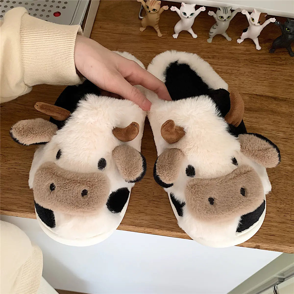 Fashionable Plush Indoor Warm Shoes for Men and Women